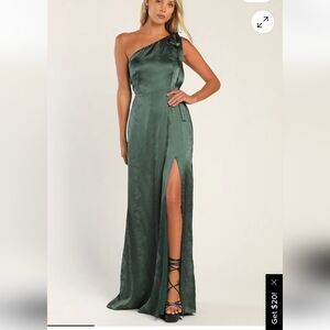 Lovely Elegance Emerald Green Satin One-Shoulder Maxi Dress